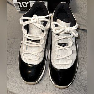 Air Jordan concord low